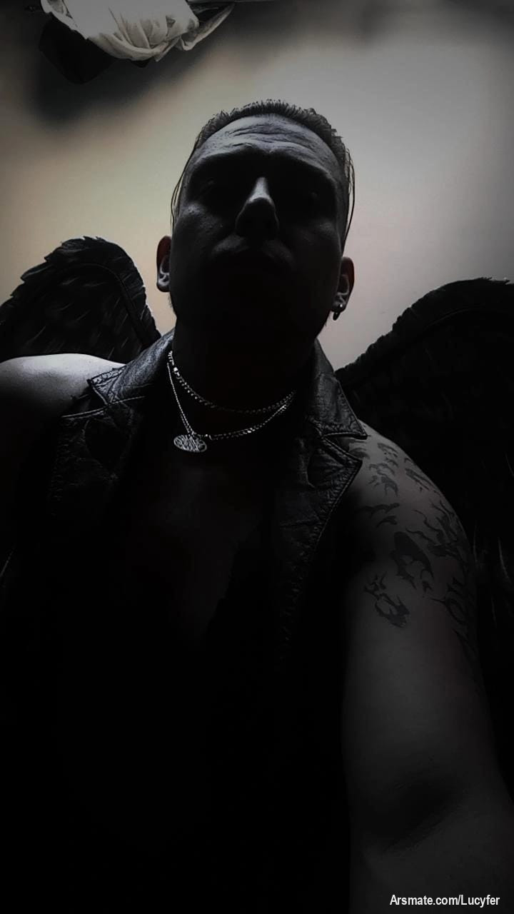 La salvación está cerca... Pero tu cuerpo es el precio...🔥
Estas dispuesta a pagar?😈