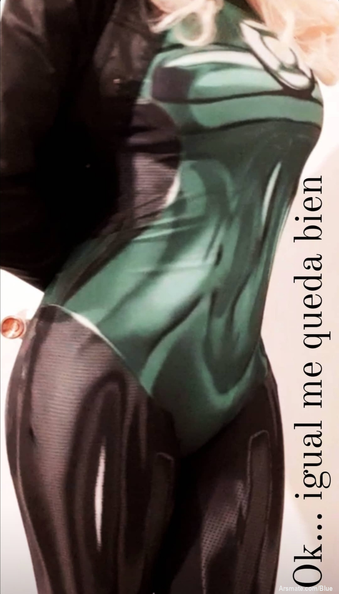 Así queda mi traje de Green Lantern 

¿qué harían si pudiesen materializar cualquier cosa con luz sólida? 
Yo tengo un par de ideas, pero no sé si la orden de los Green Lantern corps las aprueben 💚

Besos

Blue