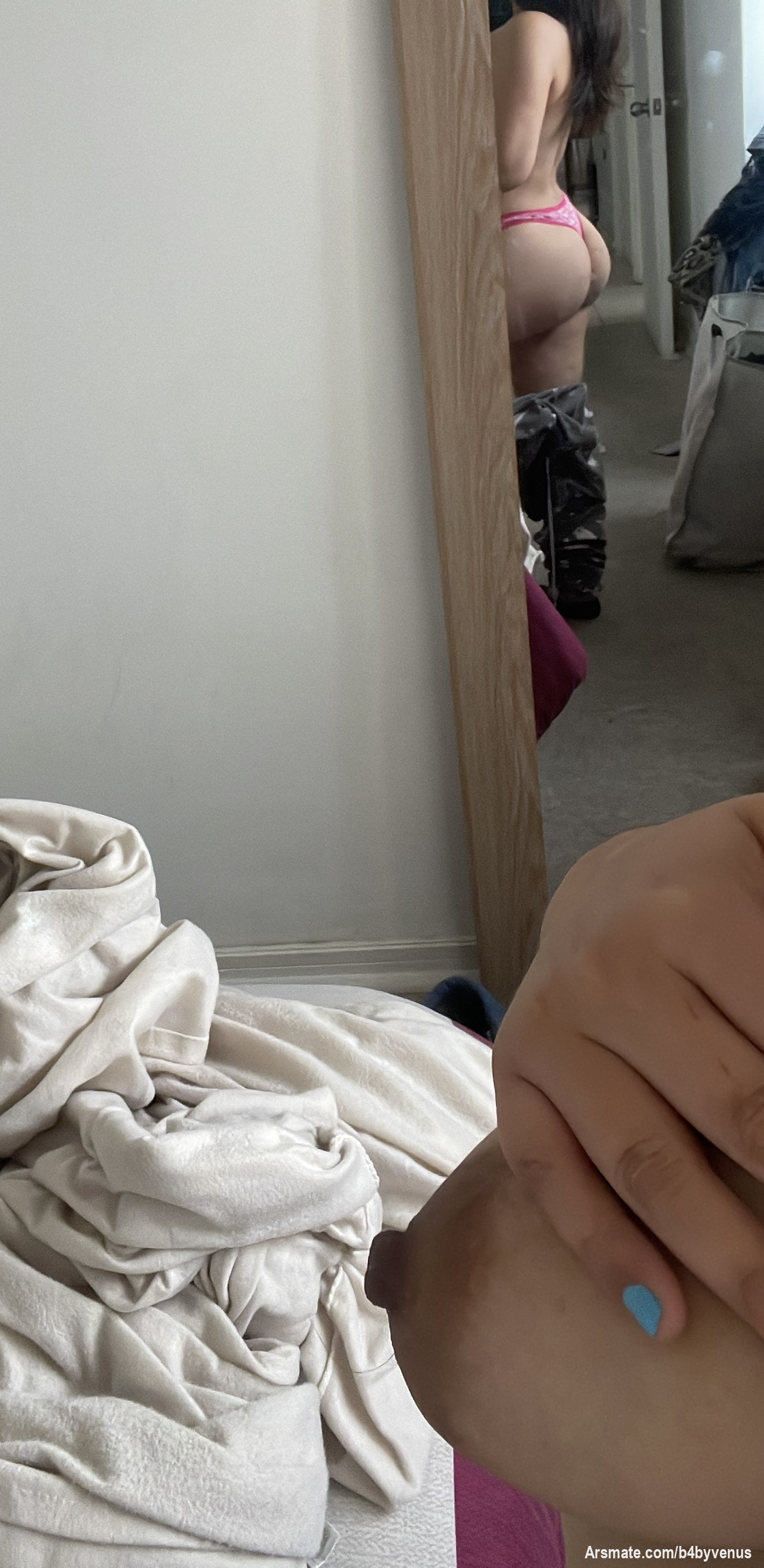 ¡Octubre florece con deseo! 🌸🔥 La primavera despierta mis sentidos, mi piel anhela caricias cálidas bajo el sol tibio. Ven a explorar este jardín de placeres prohibidos, donde cada pétalo esconde una tentación que te hará arder. 😈💗