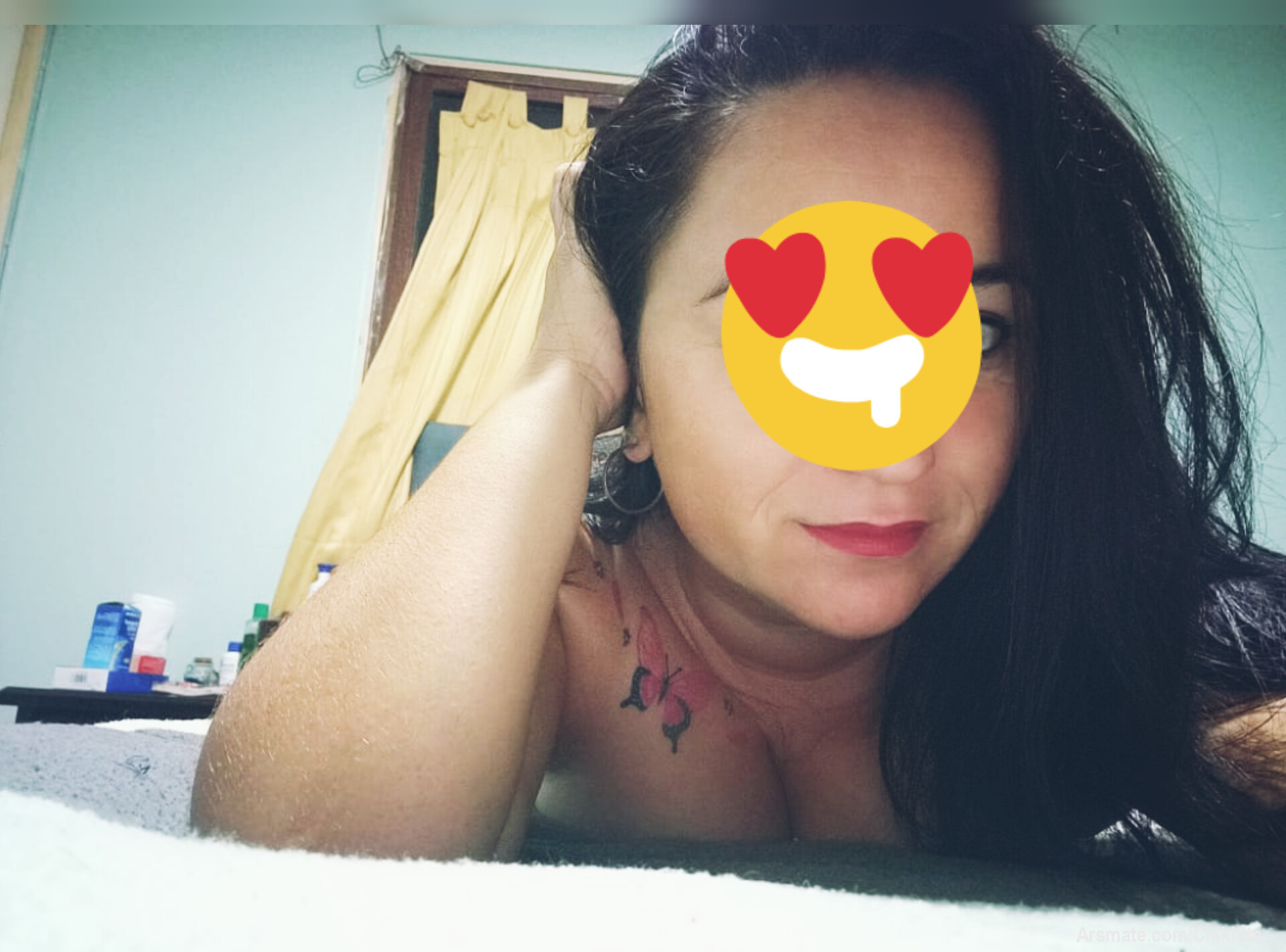 Aburrida , con mucho calor , que rico después de una ducha , estar en camita desnudita...🔥🔥🔥😏 y con muchas ganitas de jugar algún voluntario para sexting ... 🍑💋