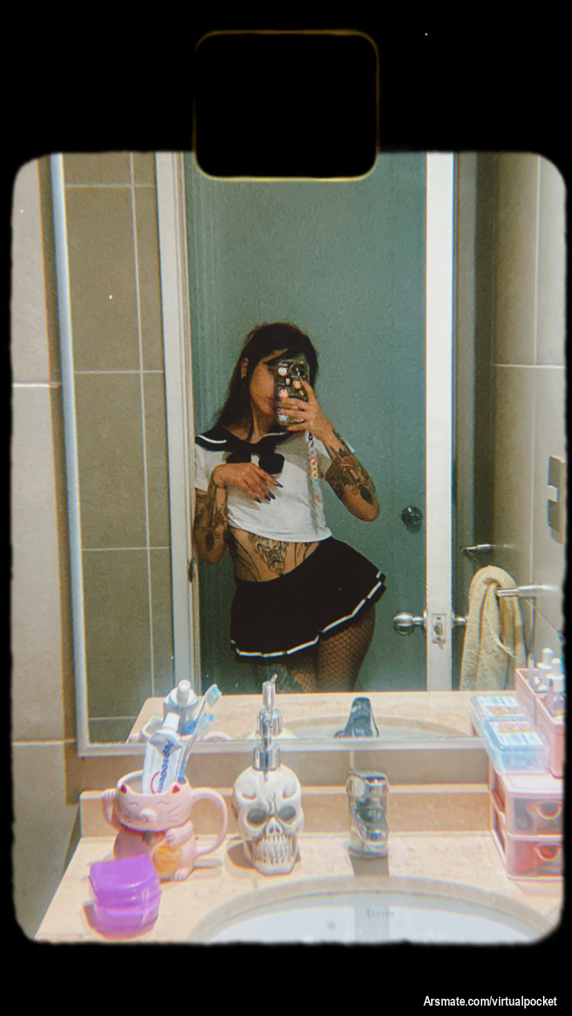 Hola babys 💗 les tincan unas fotitos y videíto con este outfit? suscríbanse y les hago un set completito ｡･ﾟ(ﾟ><ﾟ)ﾟ･｡