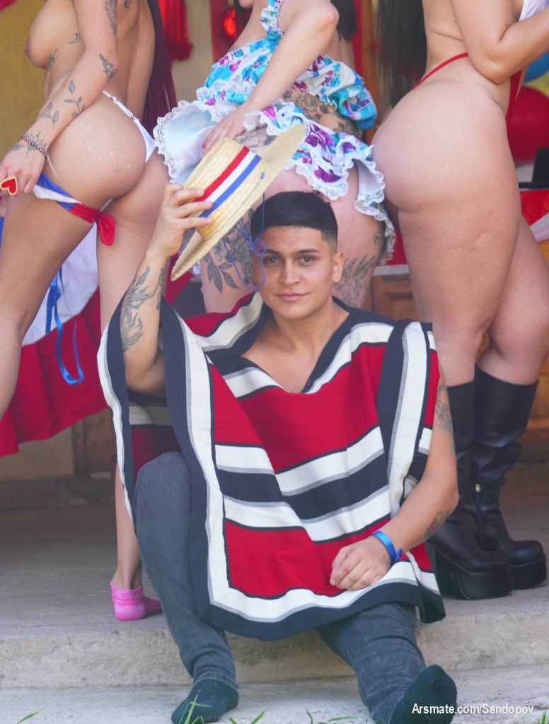 Felice FIESTAS
Ya estaré subiendo el contenido que pidieron 🥵🍑
