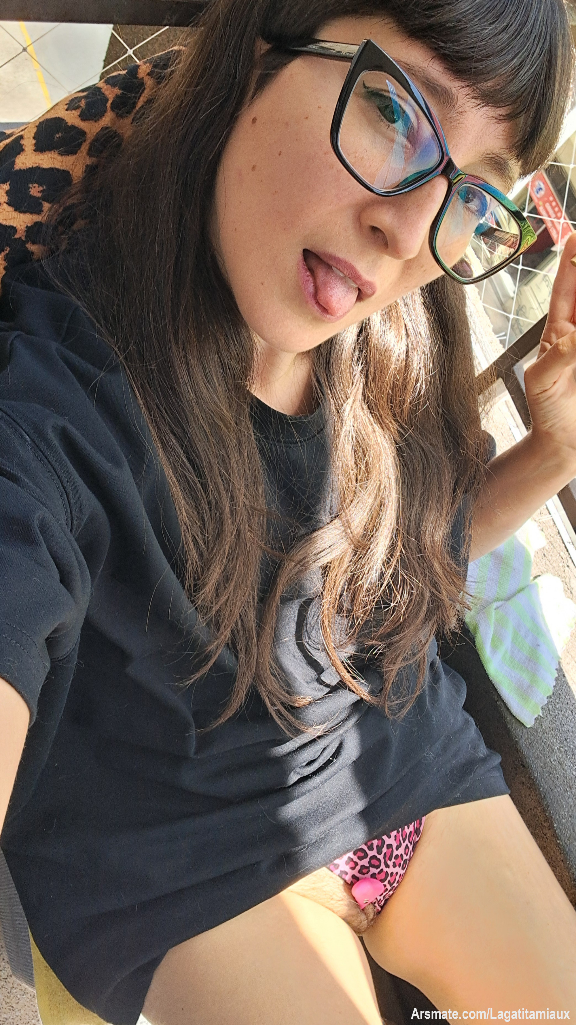 Estoy ahora en cam4, trae tokens
https://es.cam4.com/lagatitamiaux