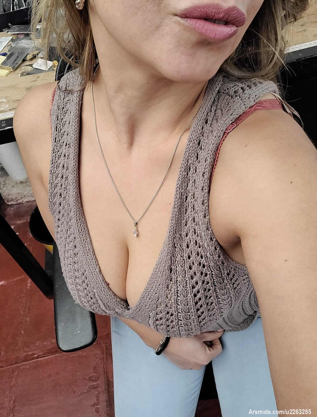 Respondiendo 📩 cachondos desde mi trabajo 💣 uds me calientan y de pasadita hacen que termine toda caliente aqui💦🔥

Mis bbys que 🗝️mi último contenido 😱 revisen su DM y tendran una sorpresita de su DIABLITA cachonda 😈