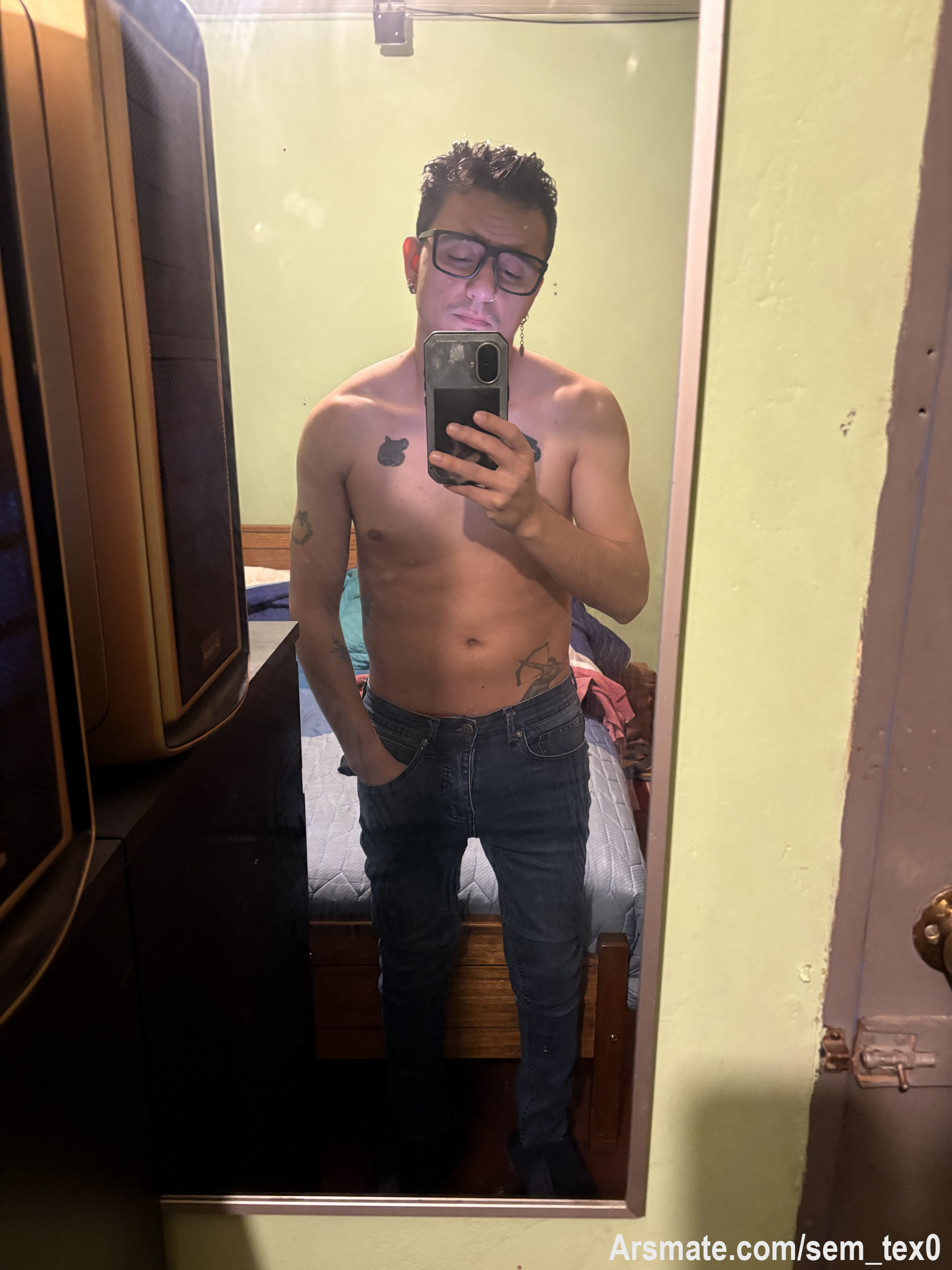 Me dijeron que me veía bien con lentes así 
Que opinan?? 👀
SUSCRÍBETE GRATIS 🥵🥵