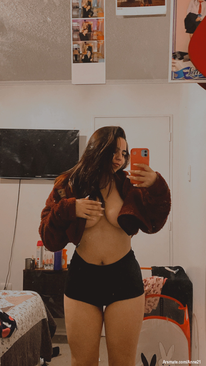 Les dejé el tráiler de mi primer trío totalmente público acá 👇🏼😳 
https://arsmate.com/Anne21/post/6637182