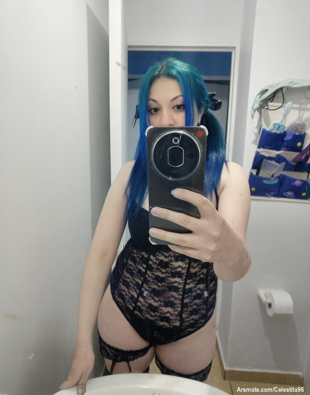 Celestita juguetona 💦 peliazul poliamorosa grrr Juguemos esta noche juntitxs (?) 🏳️‍🌈🔞❤️‍🔥 💦 ando muy ardiente y sumisa