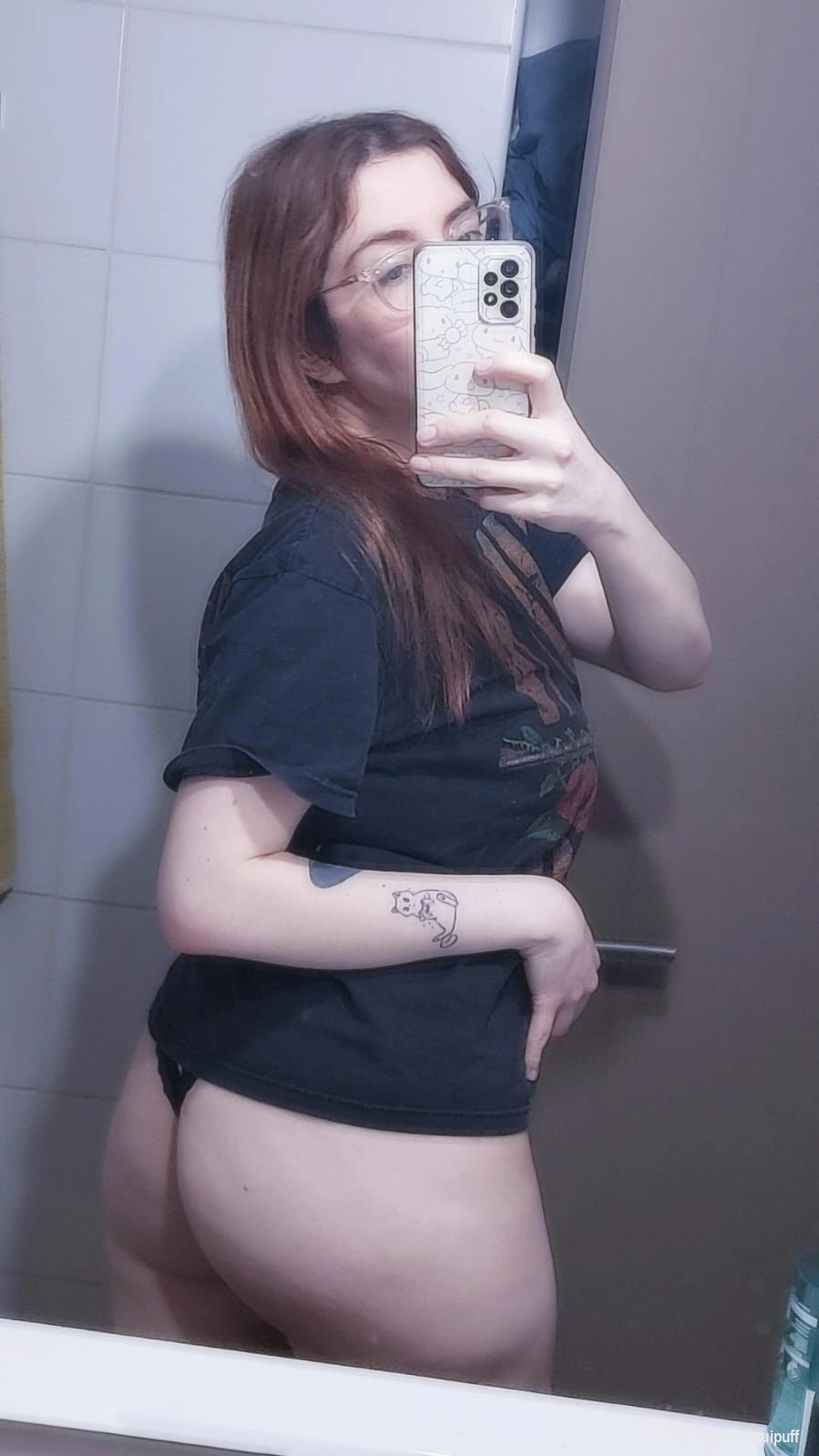 Paso solo a dejar un aviso, actualmente no estoy activa, pero hay harto contenido por si es que se llegan a suscribir, saludos ❤️