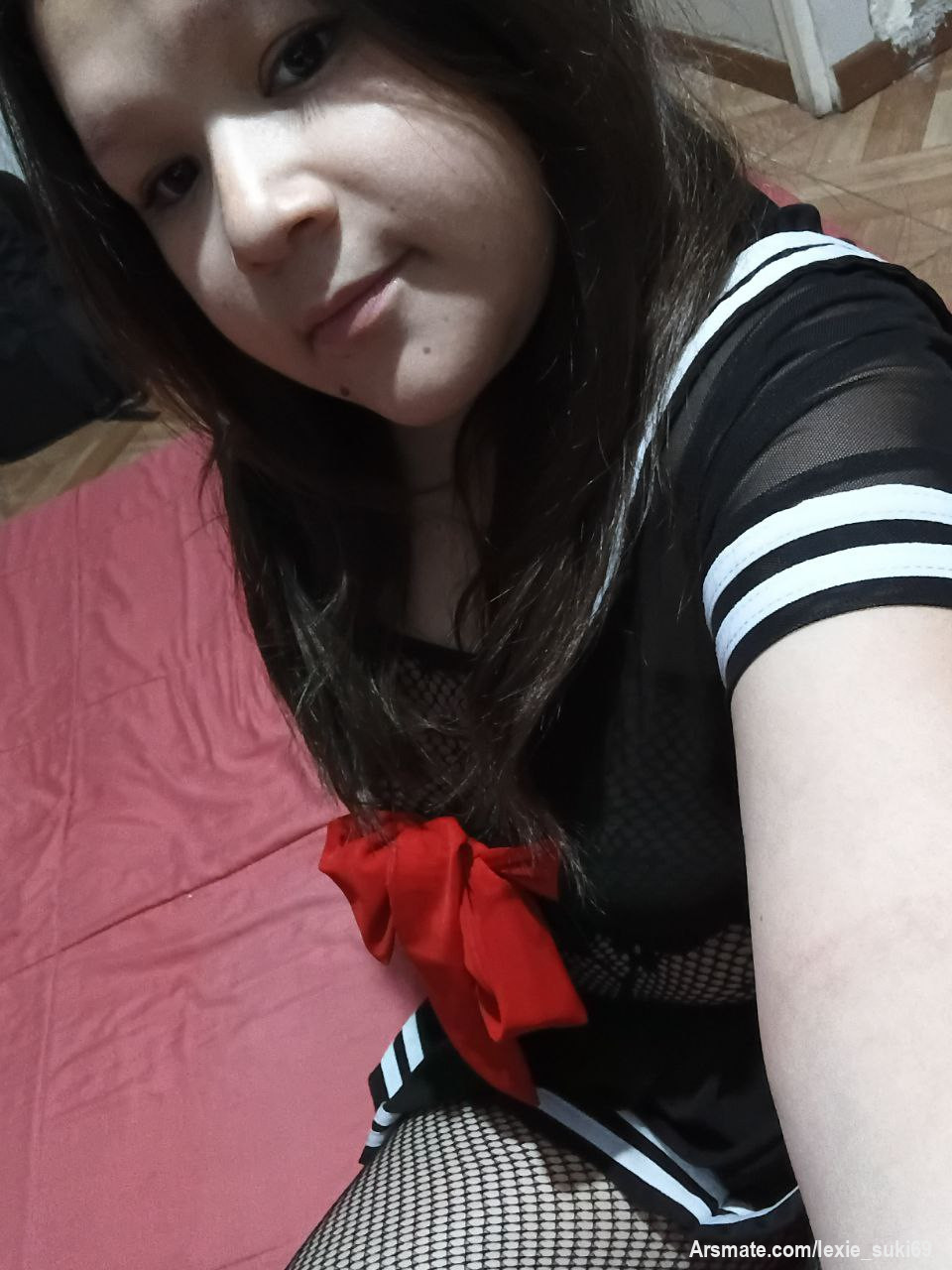 ¿Querés ver cómo se desata este moñito rojo? 😈🔥
Solo los que se suscriben entran al juego… ¿te animás?