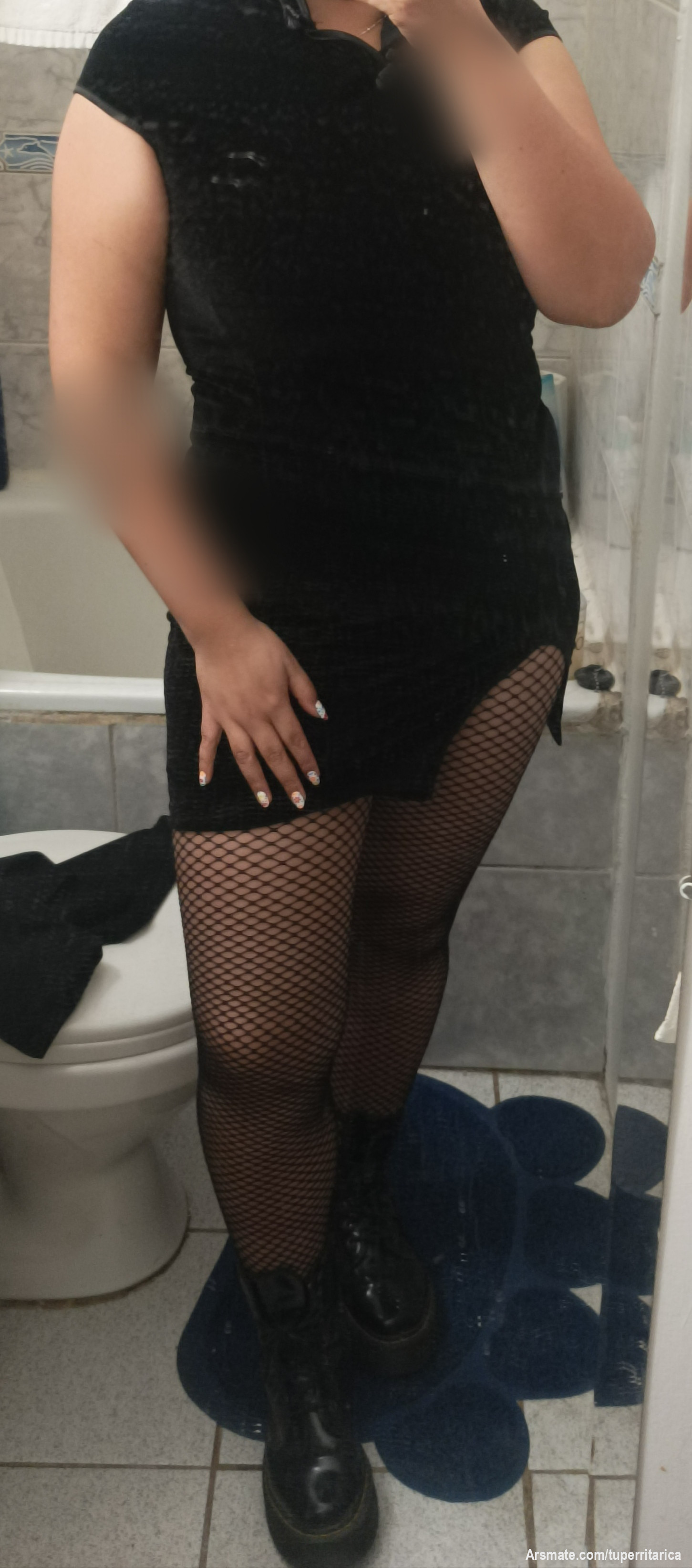 ¿Le gusta mi outfit mor?😍🖤
¿Como me veo con este vestido?🙊
