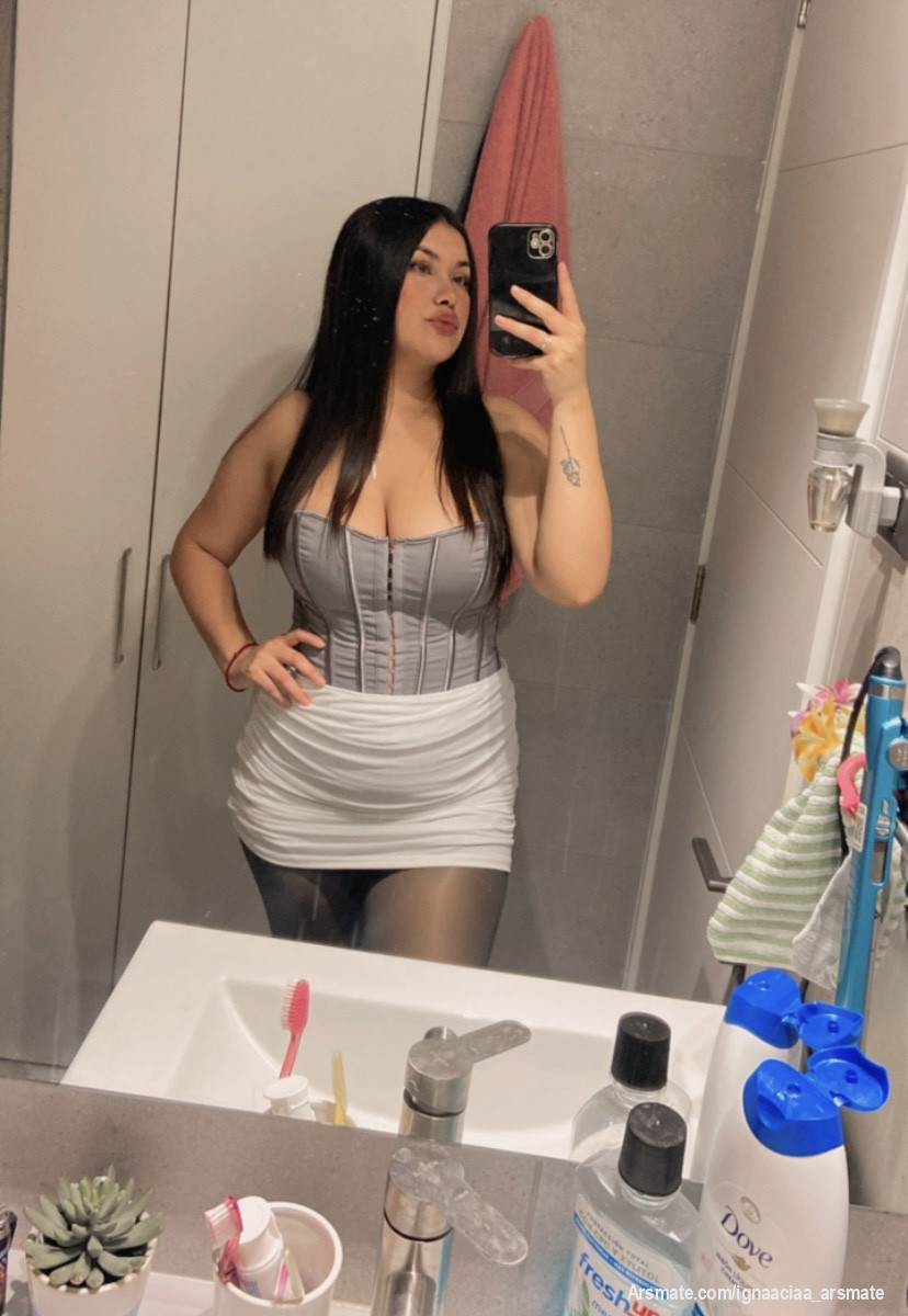suscríbete a mi contenido amor, estoy segura que vas a disfrutar ver mi lado más sexy y provocador🙂‍↕️😋😘